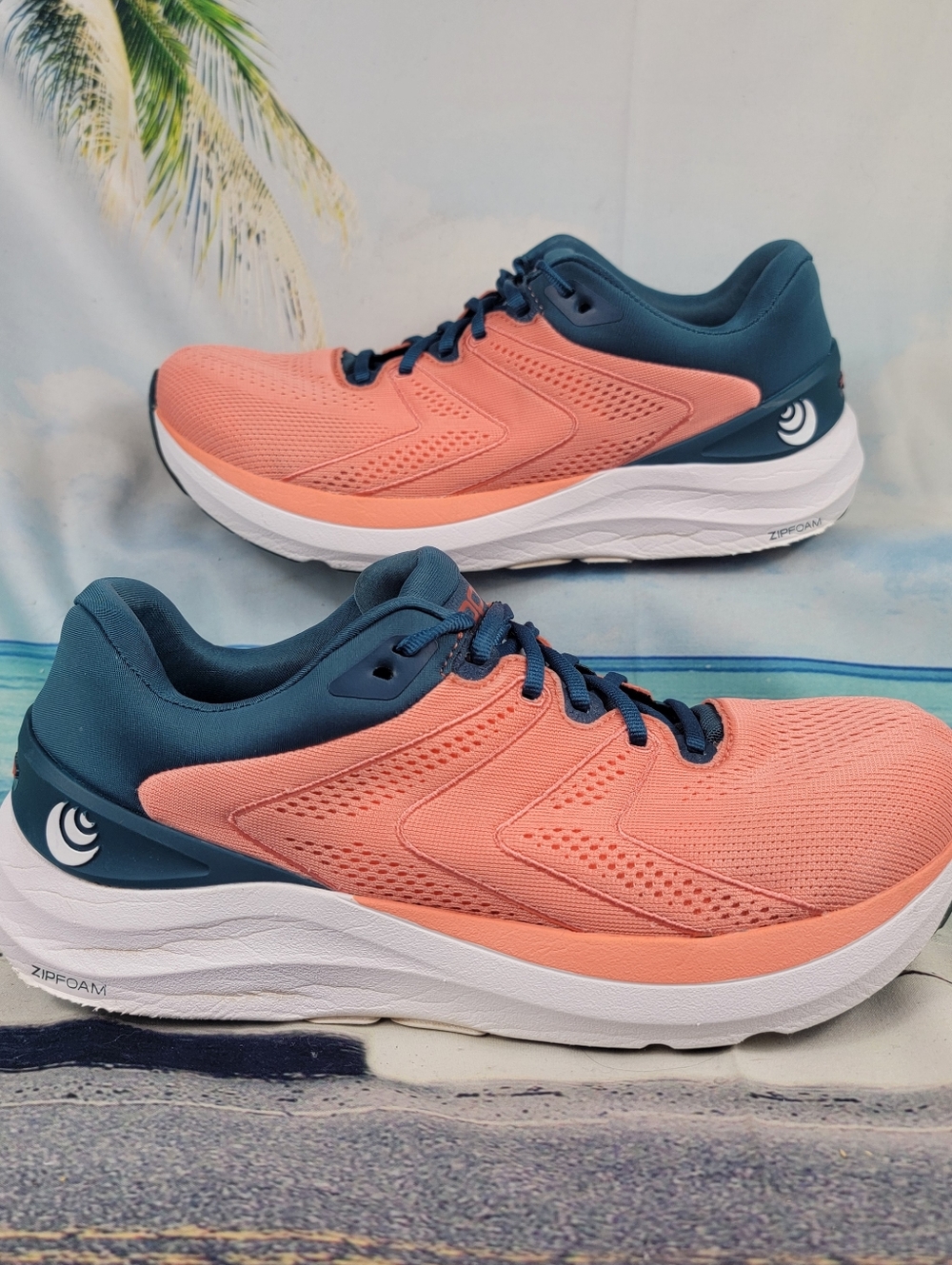 Topo Athletic Phantom 2 Rose/Navy Womens 9.5